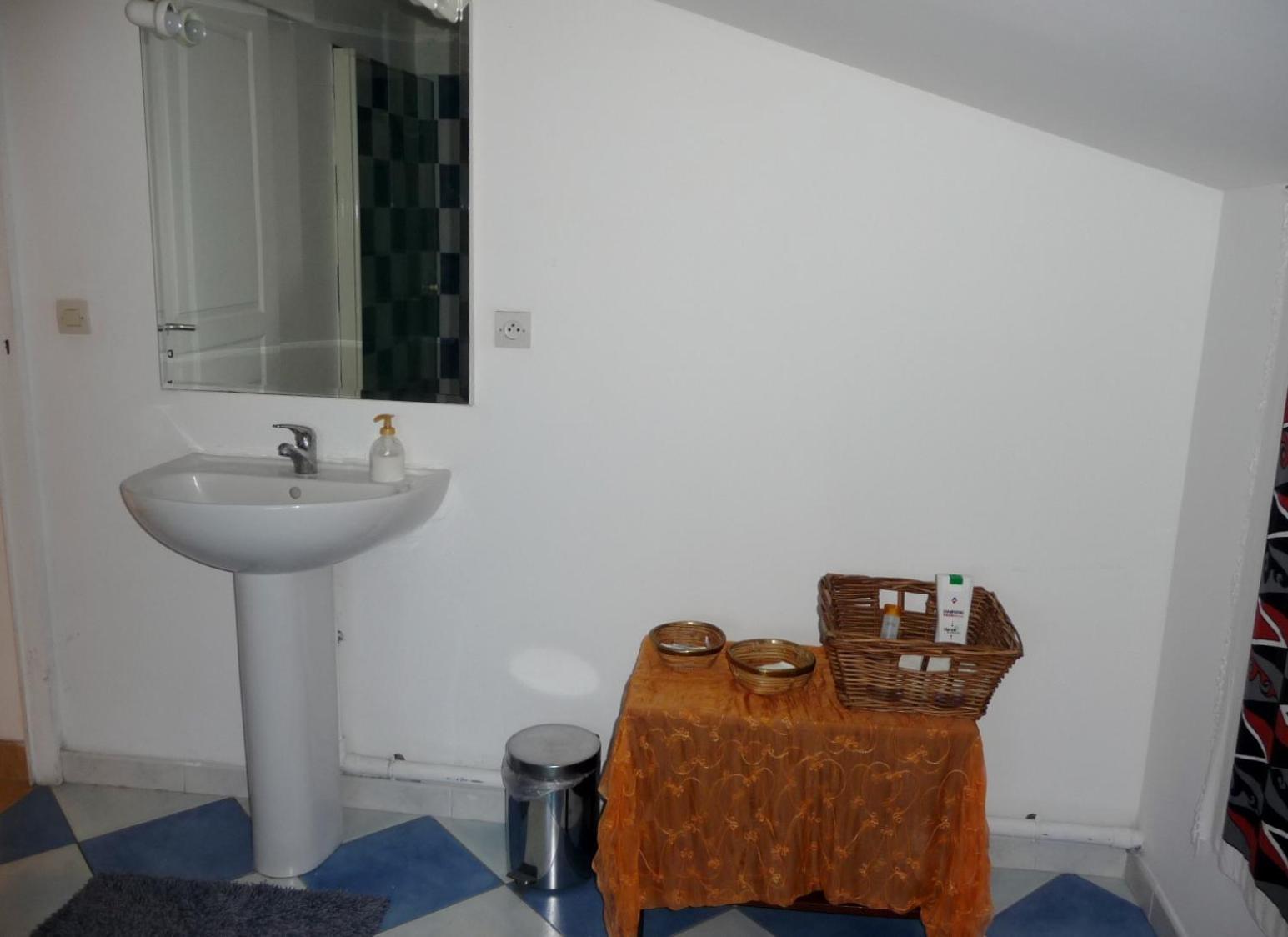 Chambres D'Hotes Saint Gilles Les Bains Chambre photo
